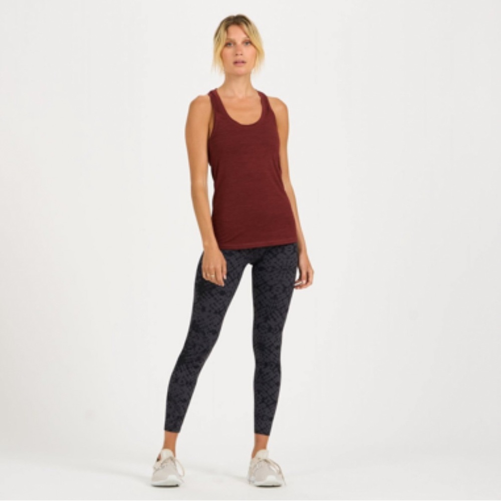 VUORI Lux Performance Tank in Brick Heather